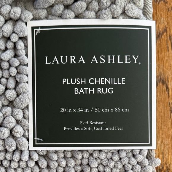 NWT Laura Ashley Astor Chenille Bath Mat | 20" x 34" | Light Grey Machine Wash - Picture 2 of 4